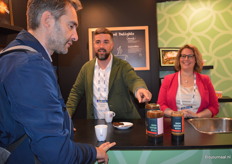 Rens Strijbosch en Marieke Lucius vertelden bij TB Brown dat de vraag naar instant biologische koffie toeneemt. 